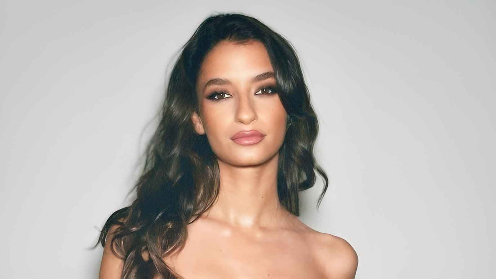 عالم قاسٍ.. أميرة أديب ترد على منتقديها في "عايشة الدور"