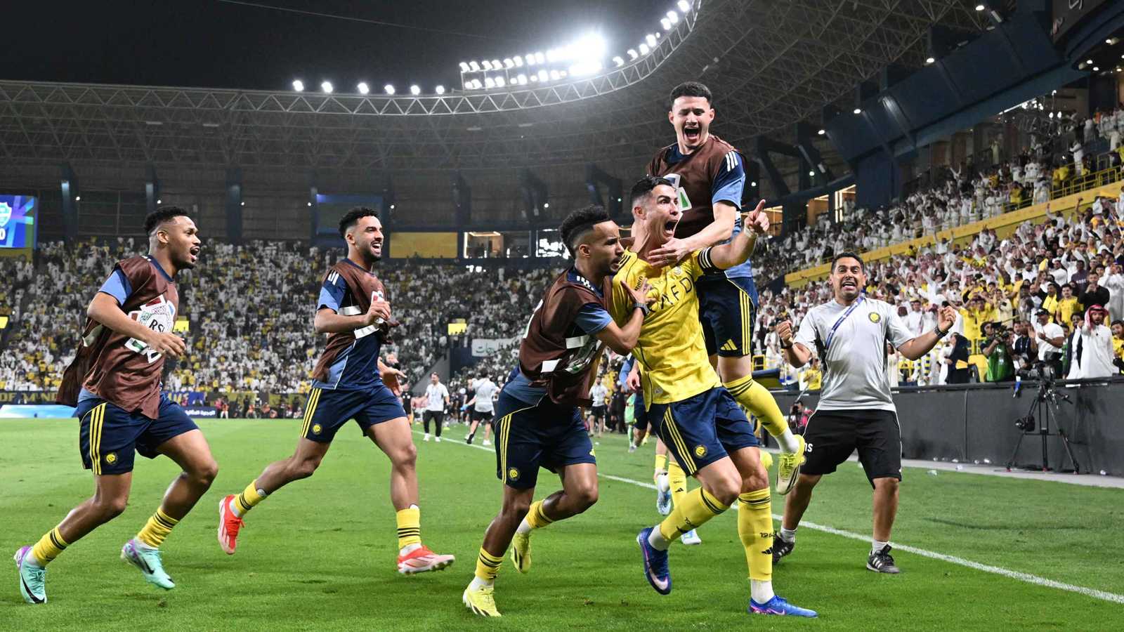 يحتاج إلى 30 لكتابة التاريخ.. ماذا قالت الصحافة عن هدف رونالدو أمام الأهلي؟ 