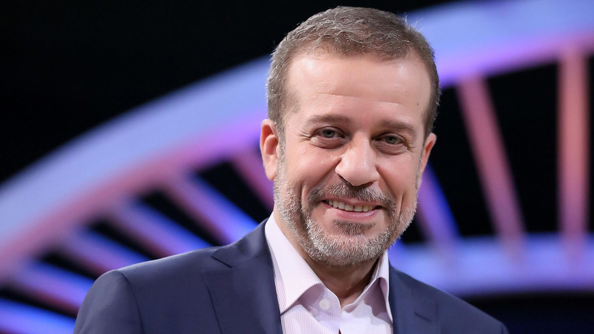 الفنان المصري شريف منير يوضح حقيقة إصابته بفيروس كورونا