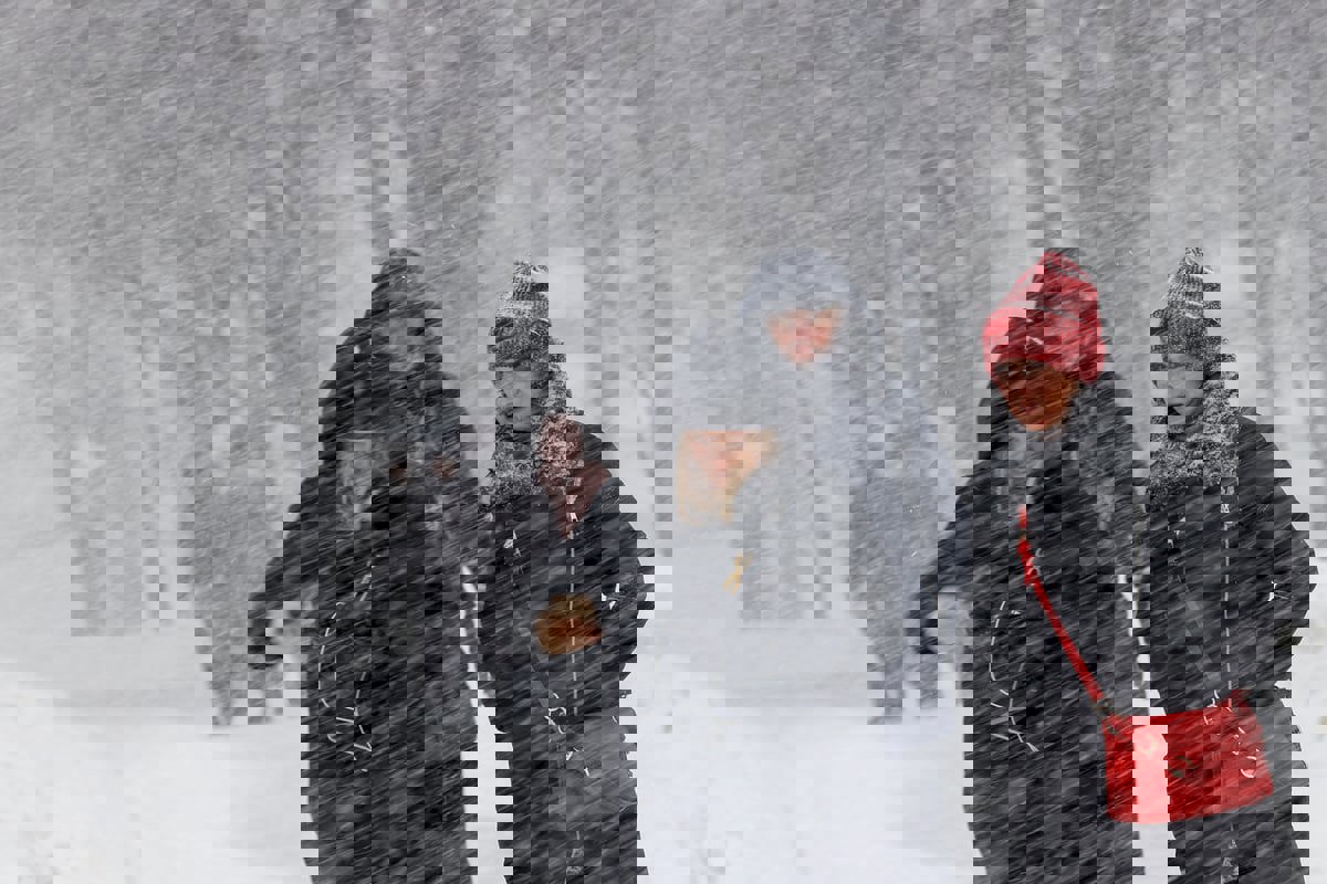 مشاهد نادرة تجبر الروس على السباحة في الثلوج (فيديو)