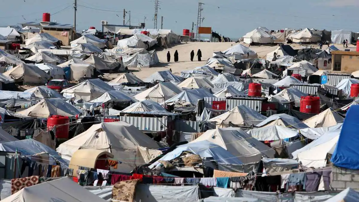 هروب جماعي للعشرات من داعش خارج مخيم الهول.. ما حقيقة الفيديو؟