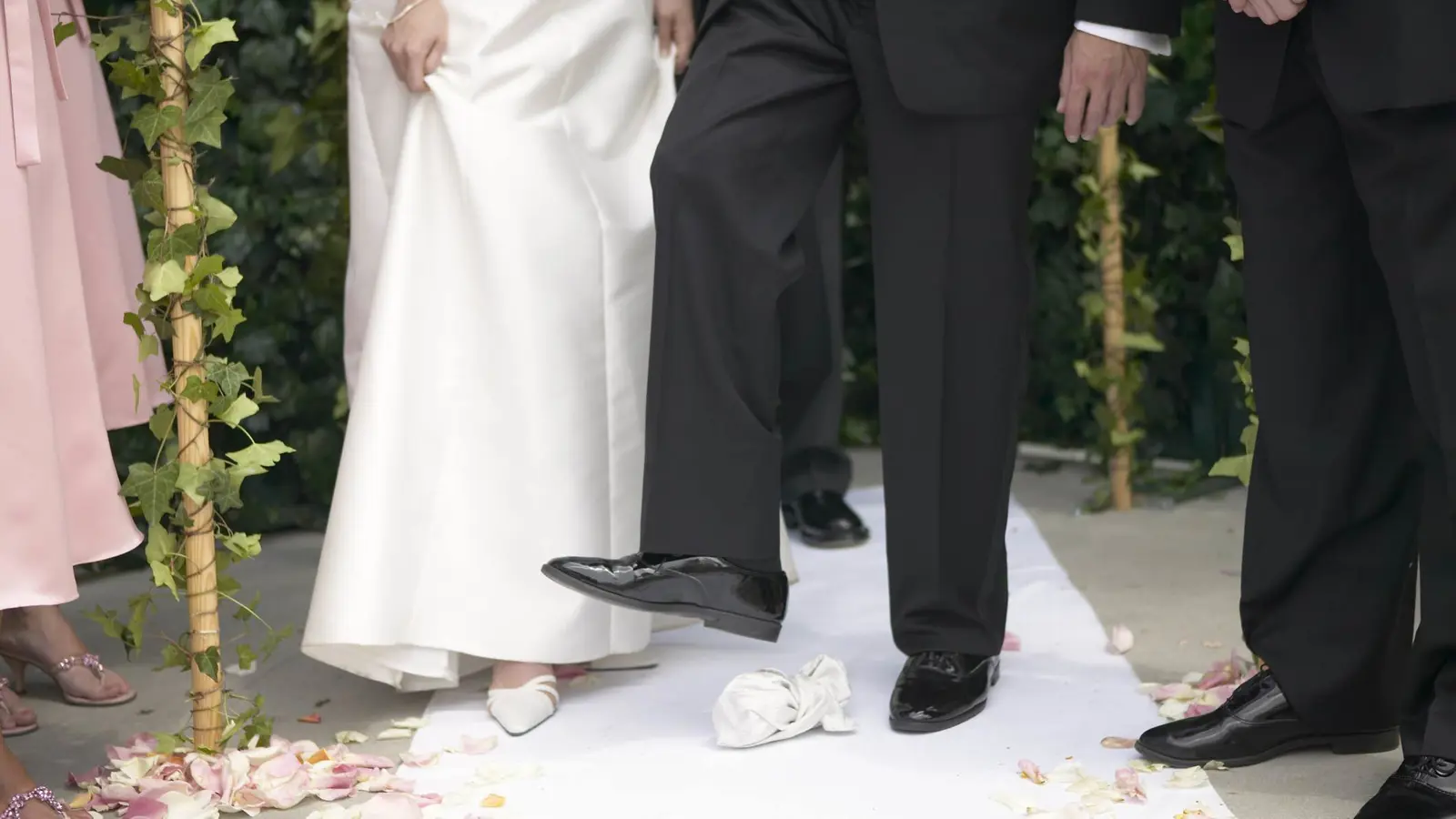 5 طقوس زفاف غريبة من حول العالم