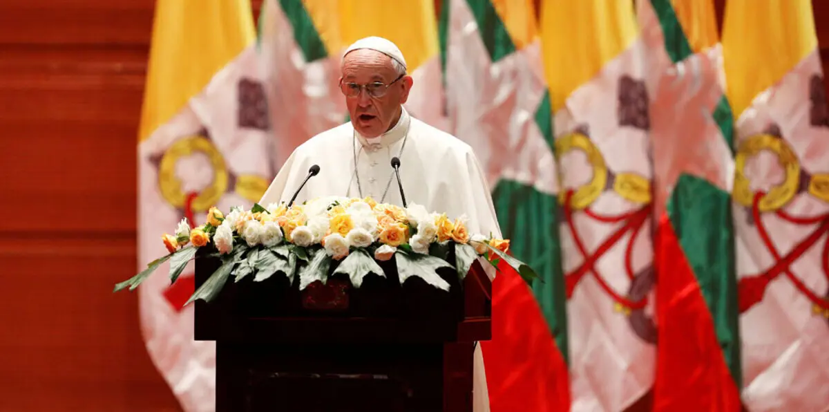 البابا فرنسيس يتجنب ذكر اسم "الروهينغا" بأول خطاب له في بورما‎