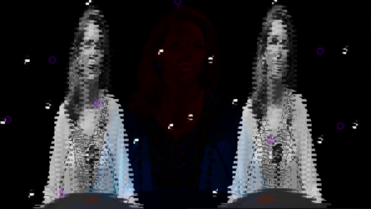 الملكة نور تدعو لاحترام سيادة ملك الأردن.. وتنتقد "قانون الأسرة"