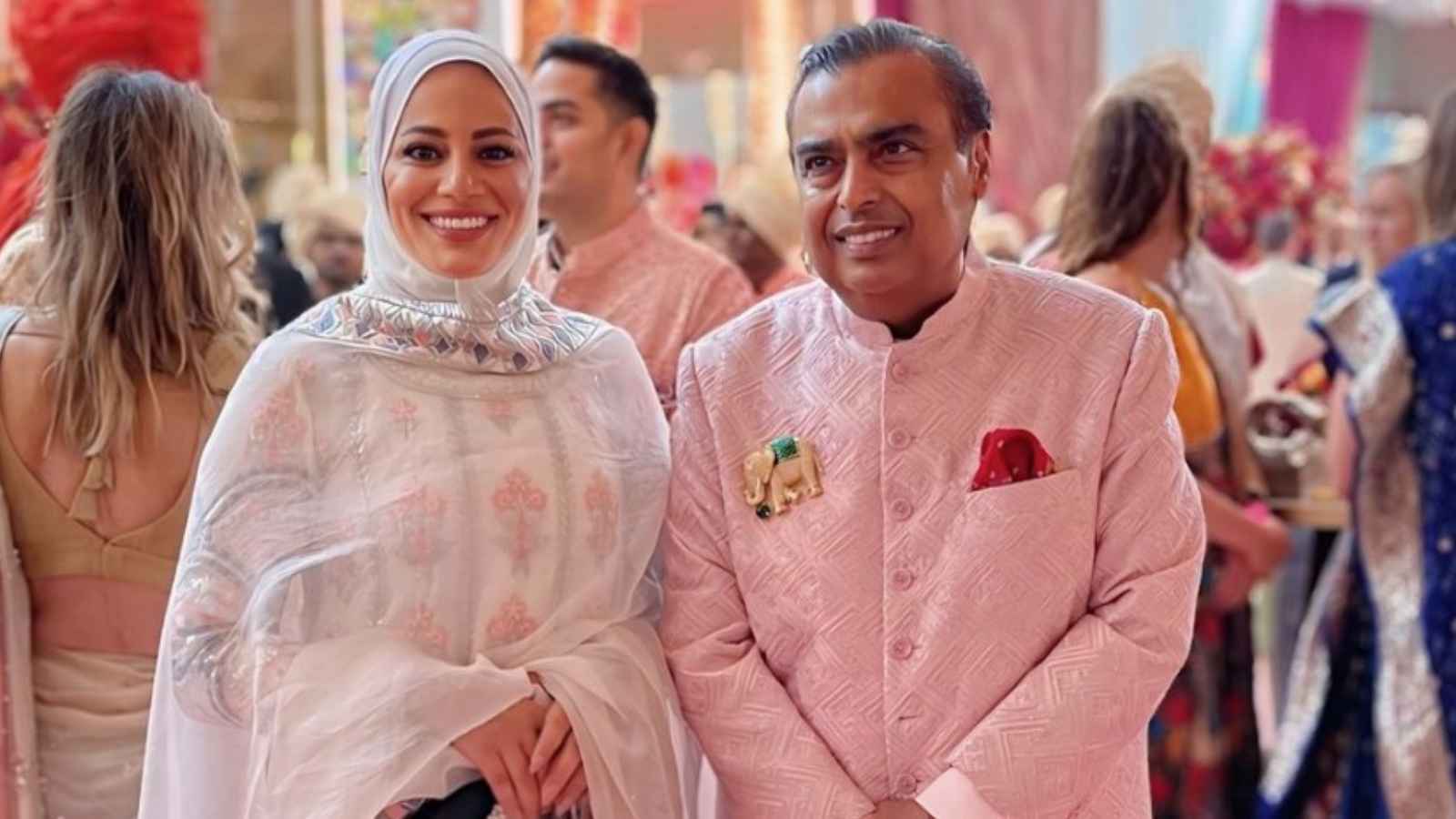 مؤثرة مصرية تتصدر "الترند" لحضورها زفاف نجل الملياردير الهندي أمباني‎