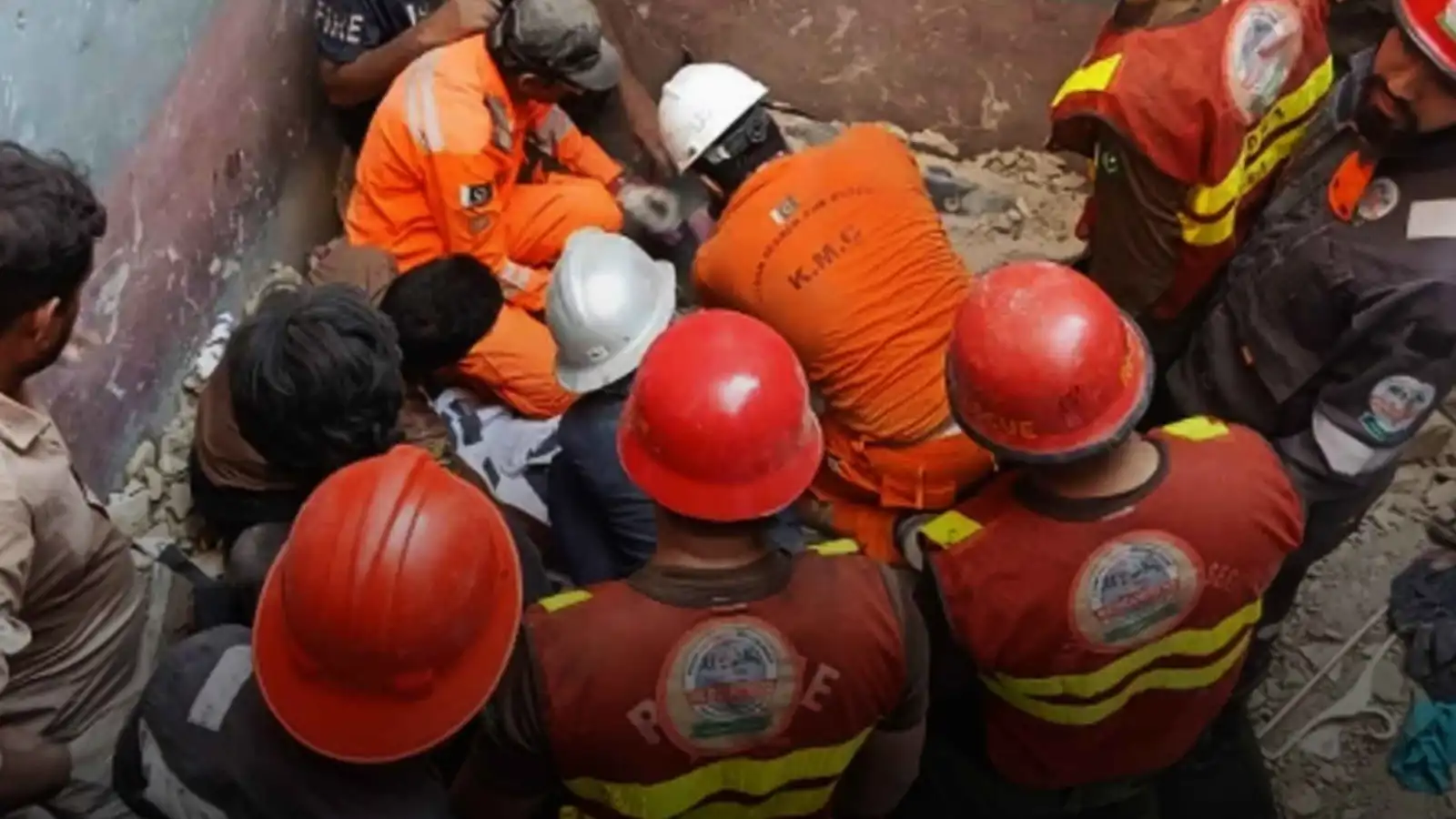 مأساة في باكستان.. 13 قتيلًا بينهم أطفال ونساء بانفجار أسطوانة غاز