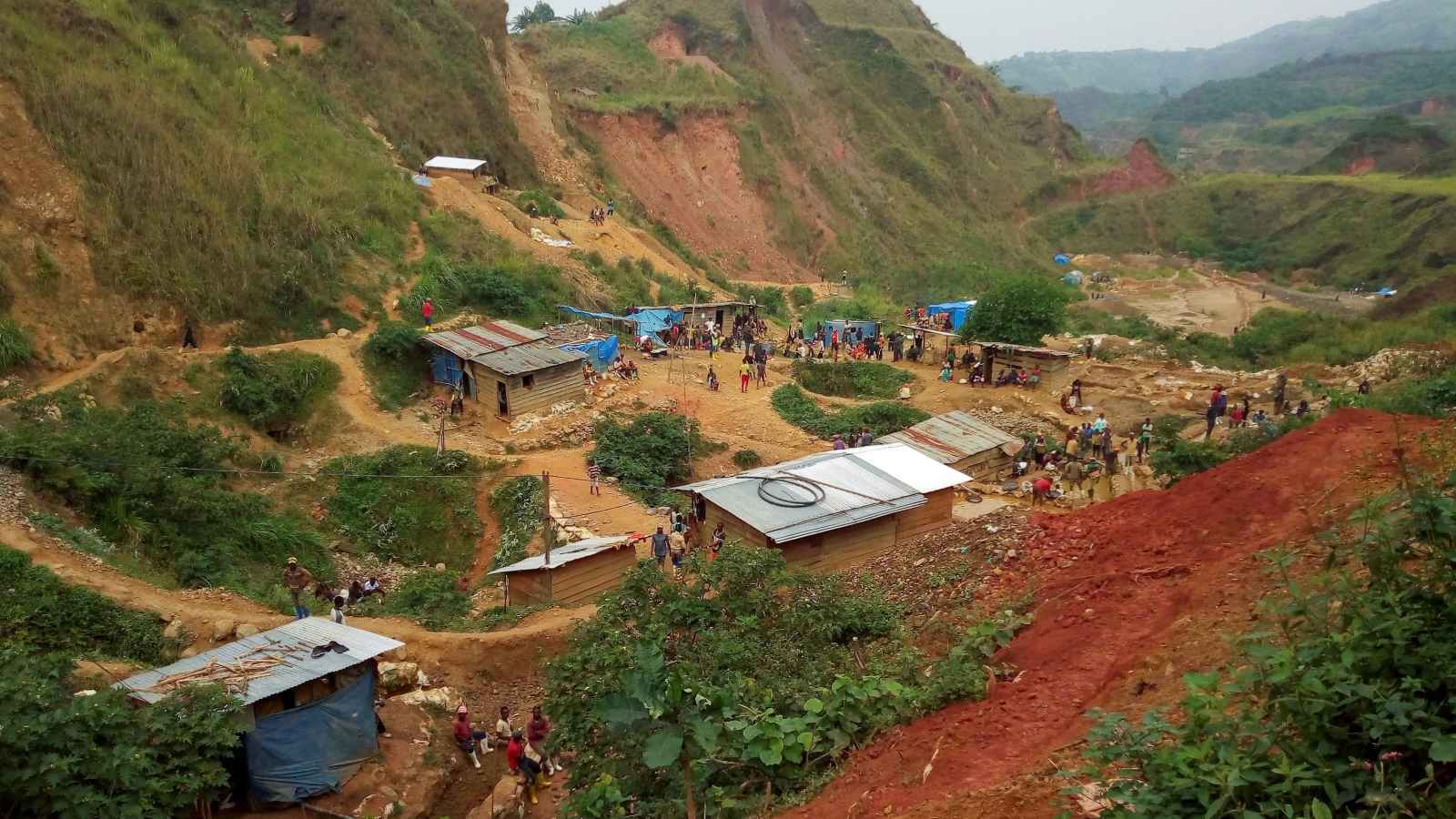 من أوكرانيا إلى الكونغو.. واشنطن تتبنى سياسة الاستثمار بمناطق الأزمات