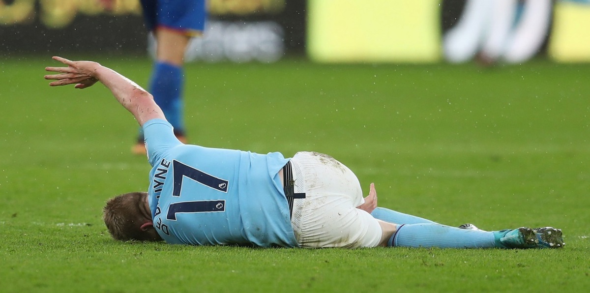 بعد إصابة دي بروين.. غوارديولا يطالب بحماية أكبر للاعبين