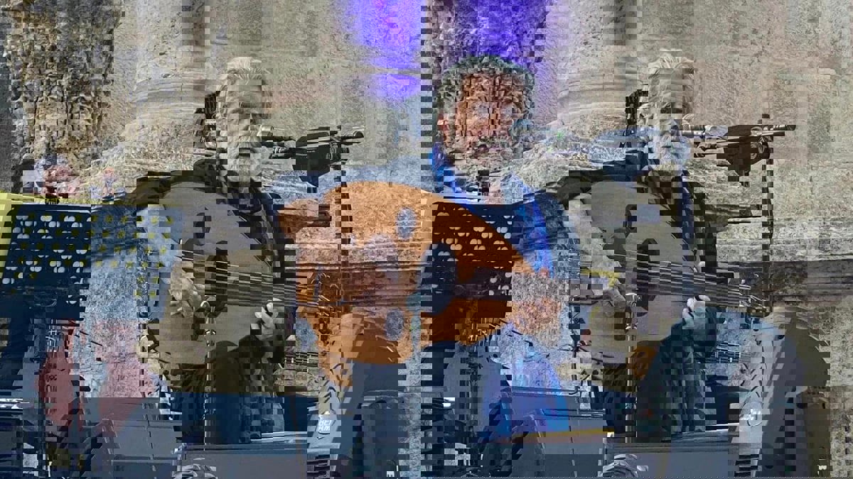  مارسيل خليفة يحيي حفلاً حاشداً في المدرج الروماني بالأردن