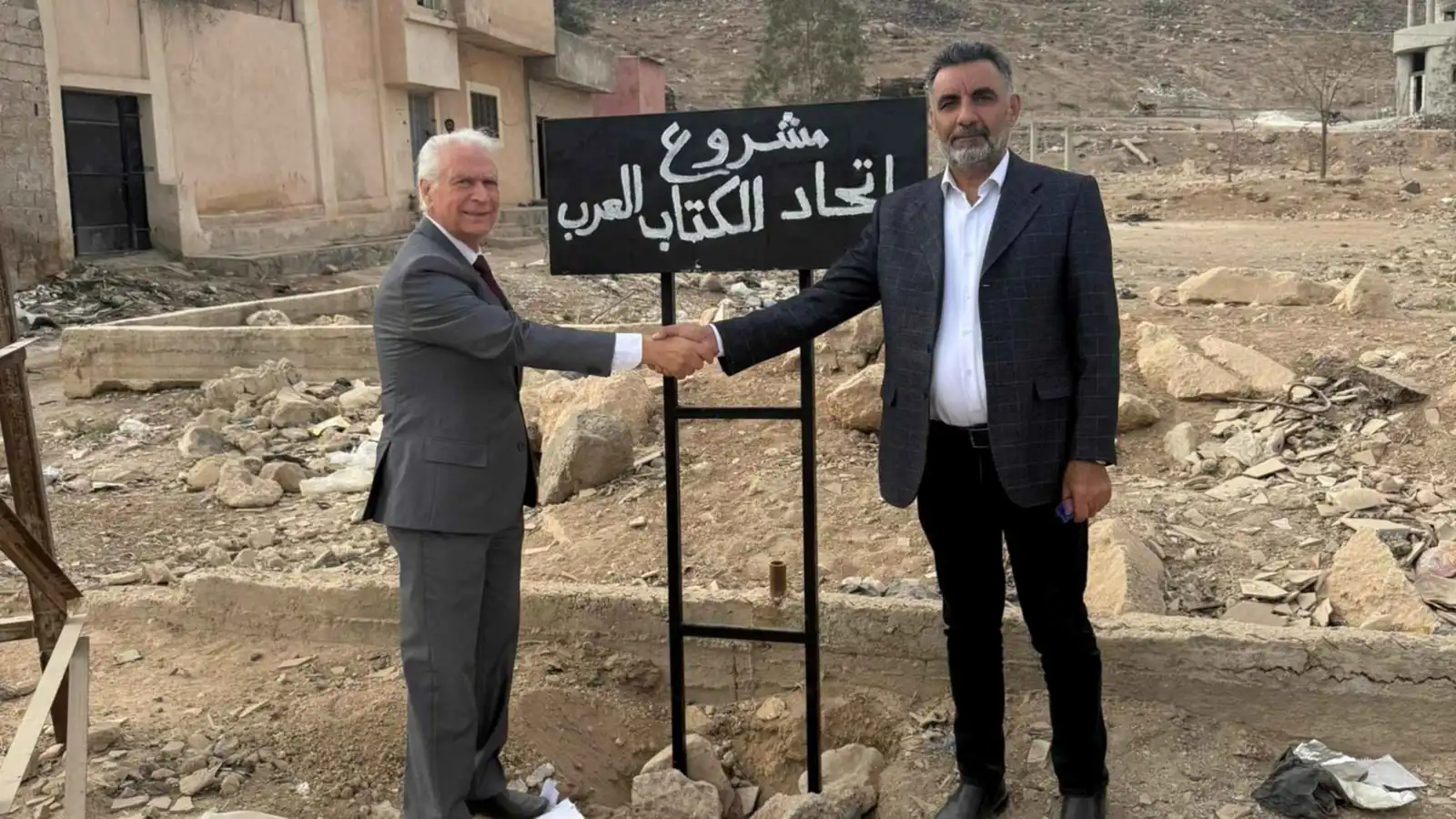 قيمتها 180 ألف دولار.. أكاديمي سوري يتبرع بأرض لبناء مساكن للكتّاب