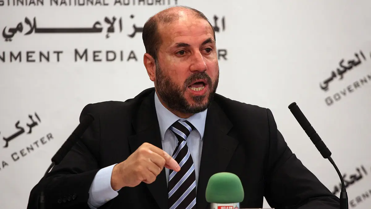 مستشار عباس: حماس وإسرائيل تمارسان "لعبة سياسية" ثمنها الدم الفلسطيني