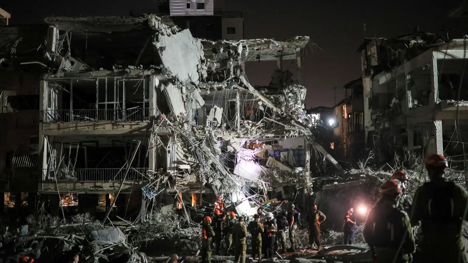 "الثوري الإيراني" يعلن تفاصيل عملية "الوعد الصادق 3"