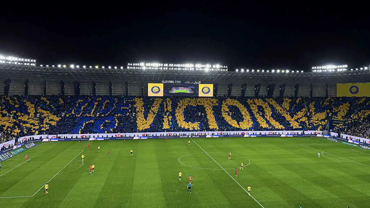 تسبب بهدف.. انهيار نجم النصر السعودي بعد الخسارة أمام القادسية (فيديو)