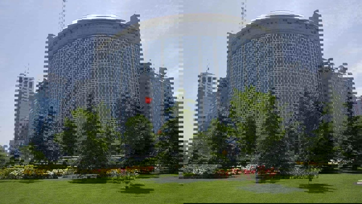 الصين تفرض عقوبات على أفراد وكيانات في أمريكا وكندا