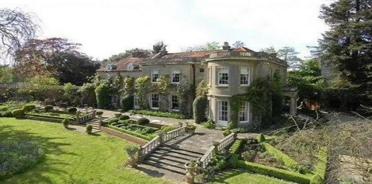 تفاصيل قصر جورج كلوني وزوجته اللبنانية في بريطانيا (صور)