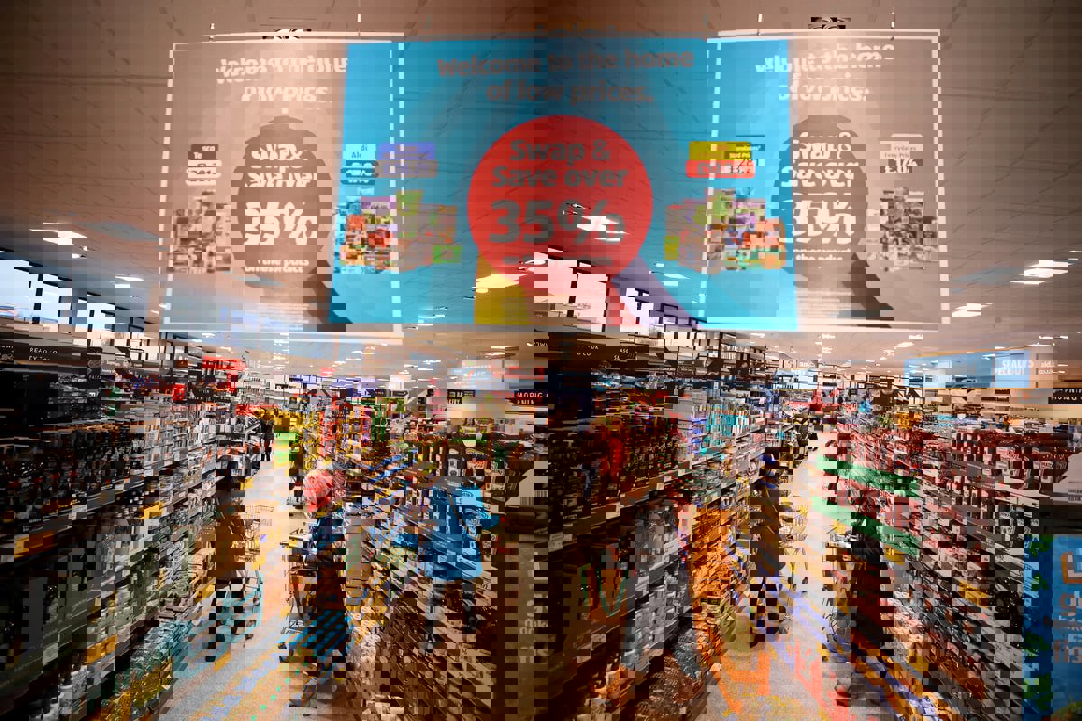 "الأسوأ منذ 40 عاما".. الأزمة الاقتصادية تعصف ببريطانيا