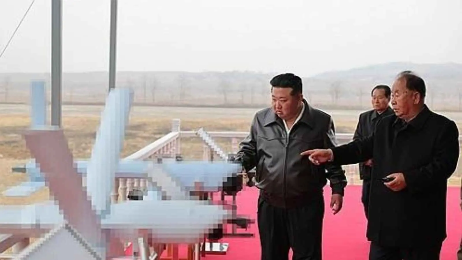 كيم يشرف على اختبار "مسيرة انتحارية" تعمل بالذكاء الاصطناعي