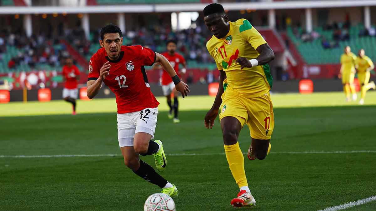 اسم مفاجأة.. حسام حسن يستقر على بديل محمد حمدي أمام كوت ديفوار 