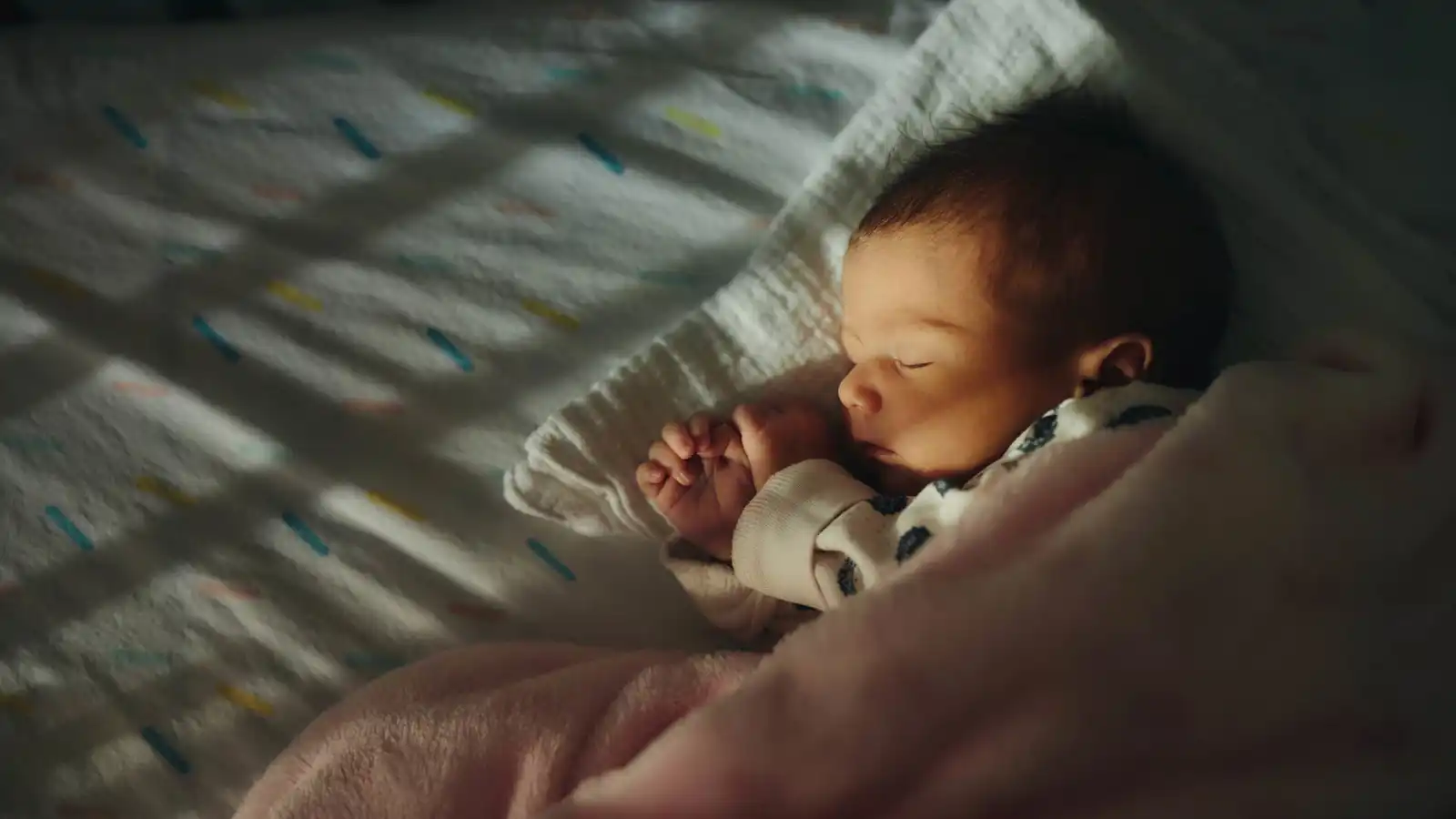 الضوضاء البيضاء والنوم.. فوائد صحية أم مبالغة؟