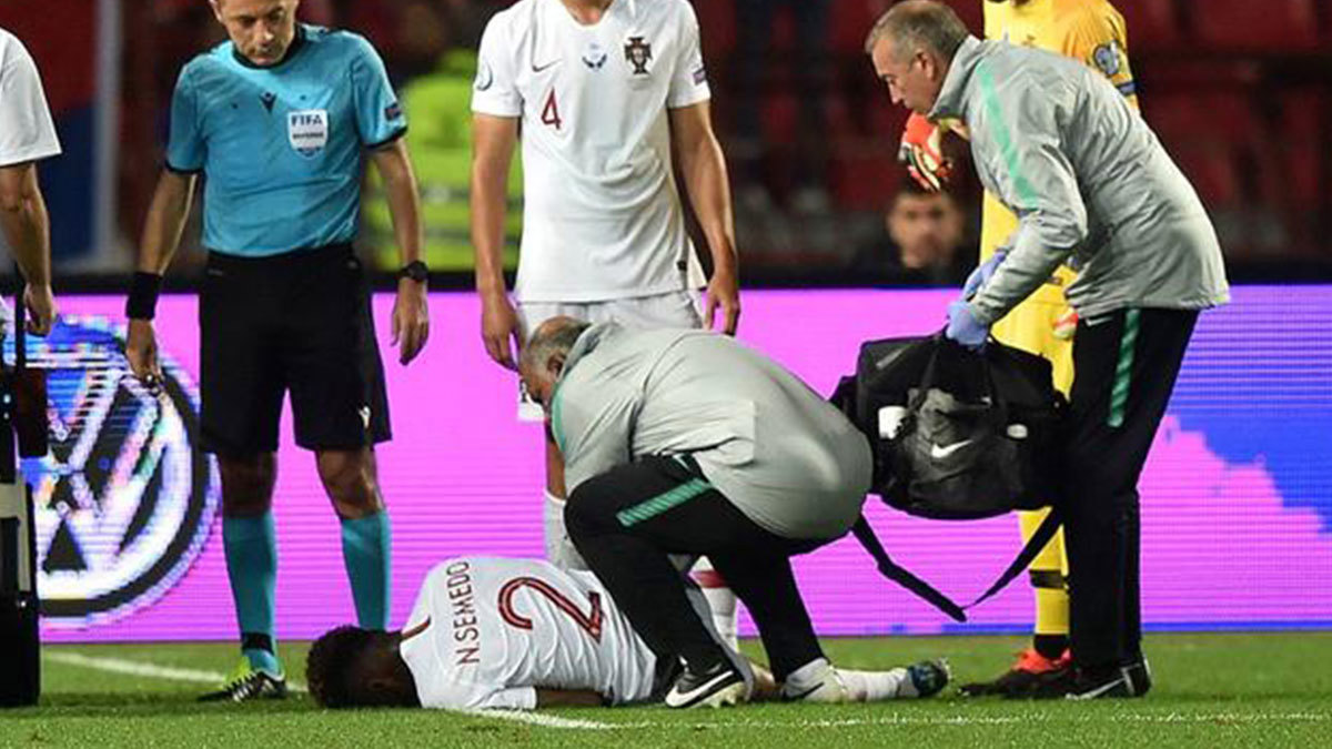 الكشف عن آخر تطورات إصابة سيميدو وتأثيرها على مشاركته مع نادي برشلونة