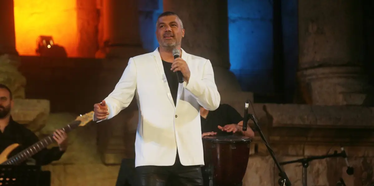 فارس كرم يستقطب حشدًا جماهيريًا كبيرًا في  مهرجان جرش