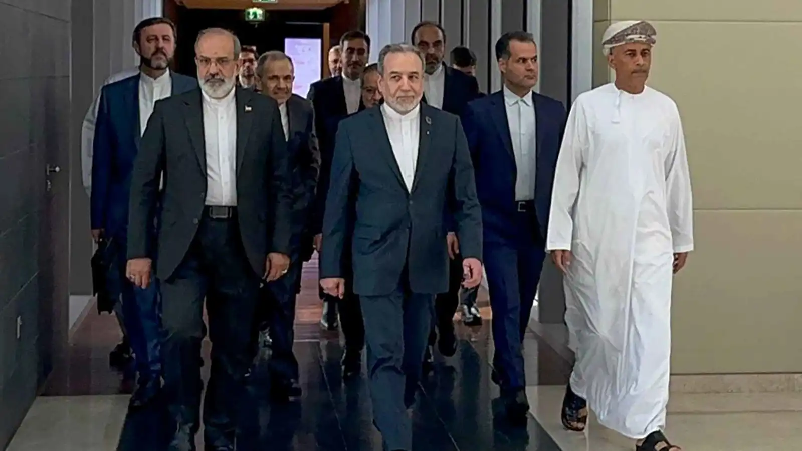 التخصيب مقابل العقوبات.. هل تسعى واشنطن لتجنب الخيار العسكري؟