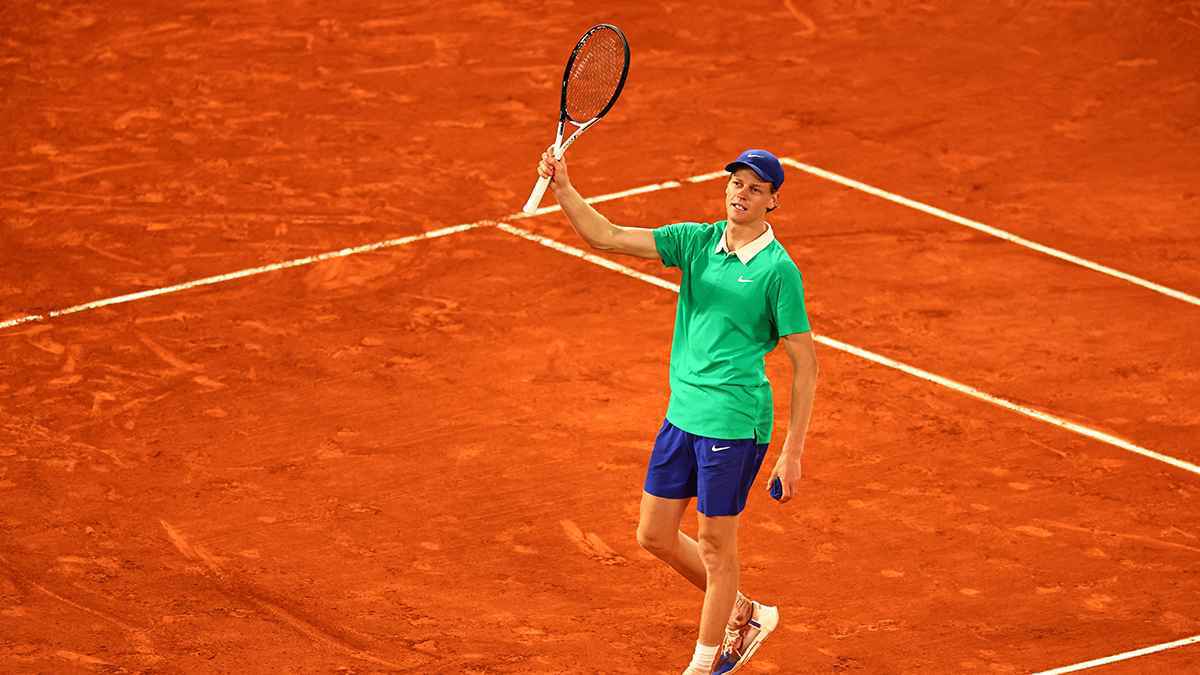 سينر يهزم ديوكوفيتش ويتأهل للمرة الأولى إلى نهائي رولان غاروس