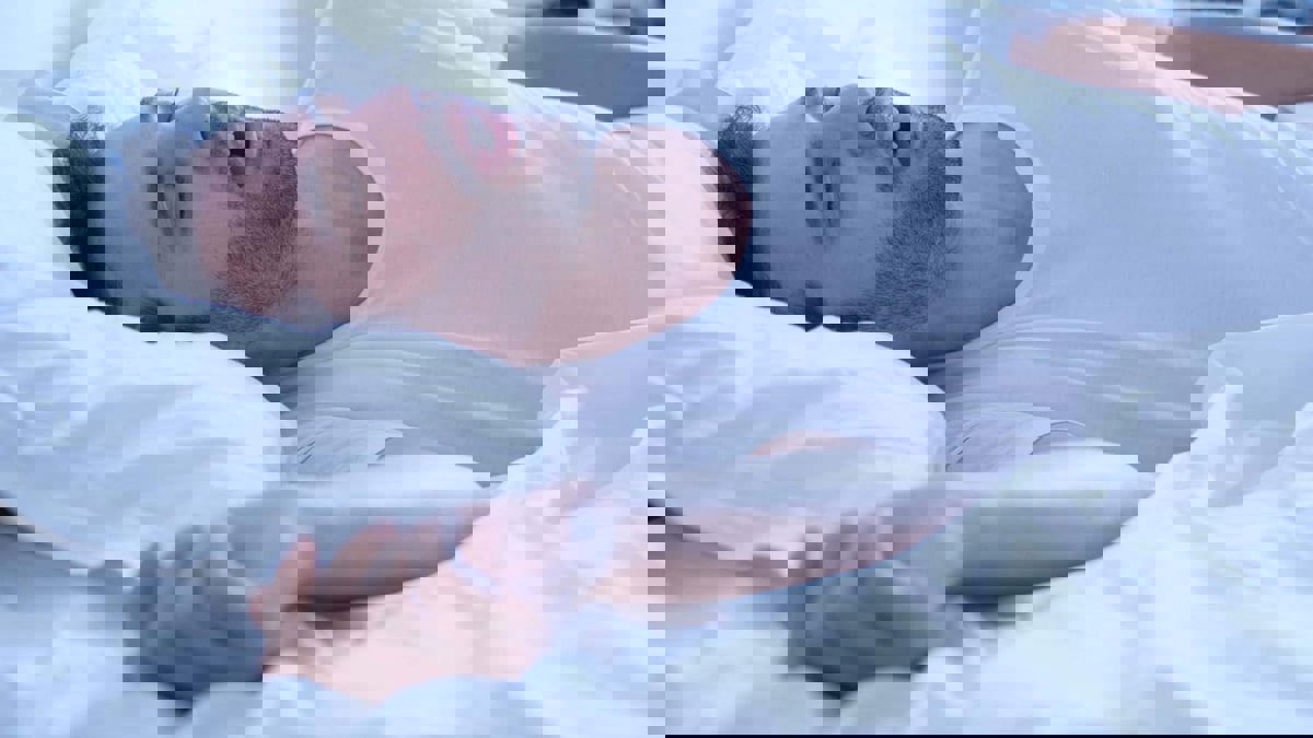 دراسة: انقطاع النفس أثناء النوم قد يؤدي لتلف الأوعية الدموية