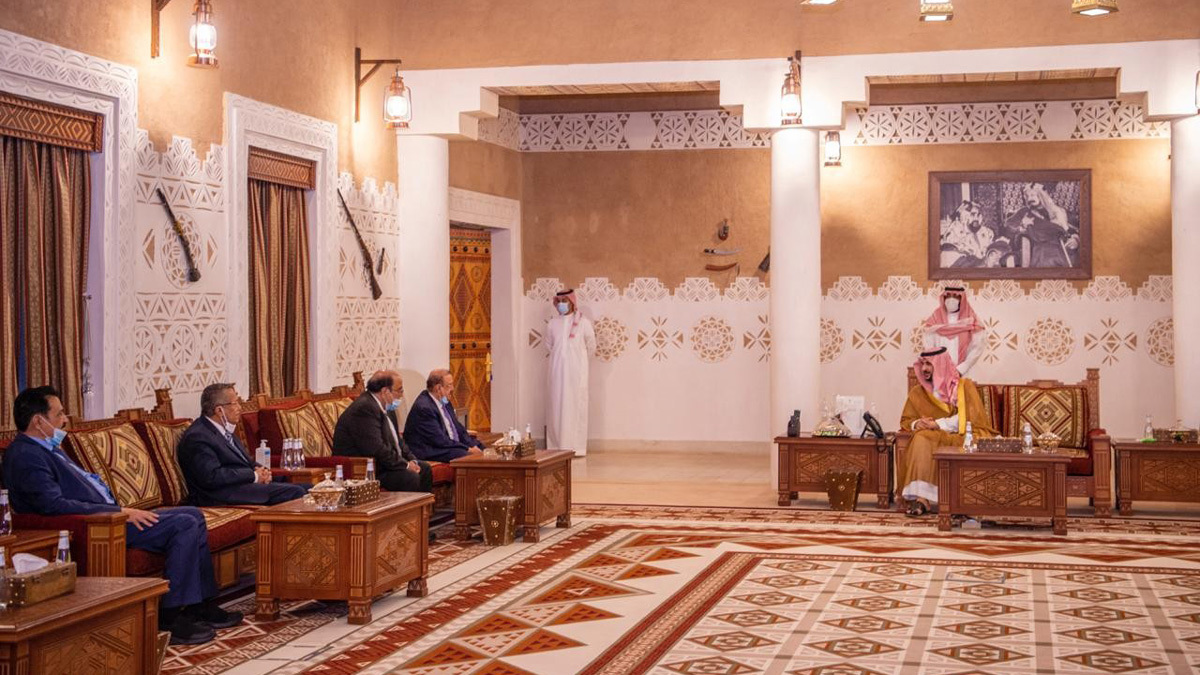 خالد بن سلمان يدعو إلى الالتزام بآلية تسريع اتفاق الرياض