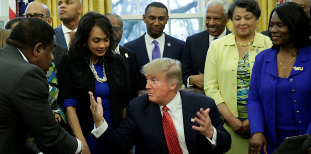 ترامب يبحث طرح تشريع جديد بشأن الهجرة