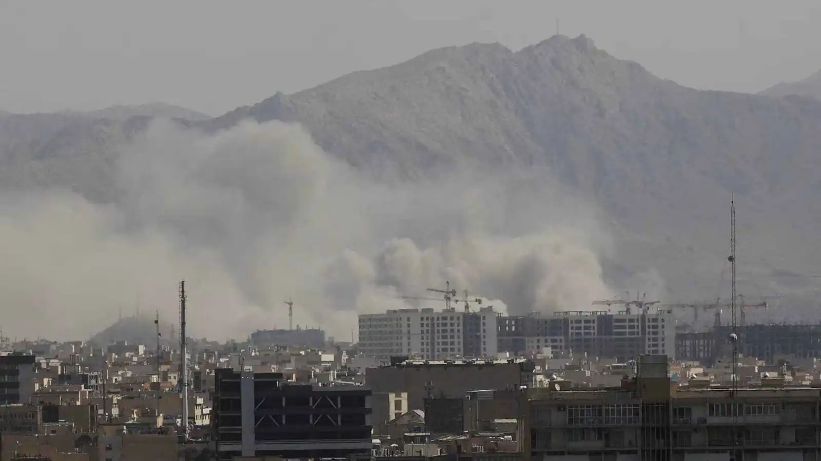 خبير إيراني يضع 3 مسارات "مُحتملة" للمرحلة المقبلة