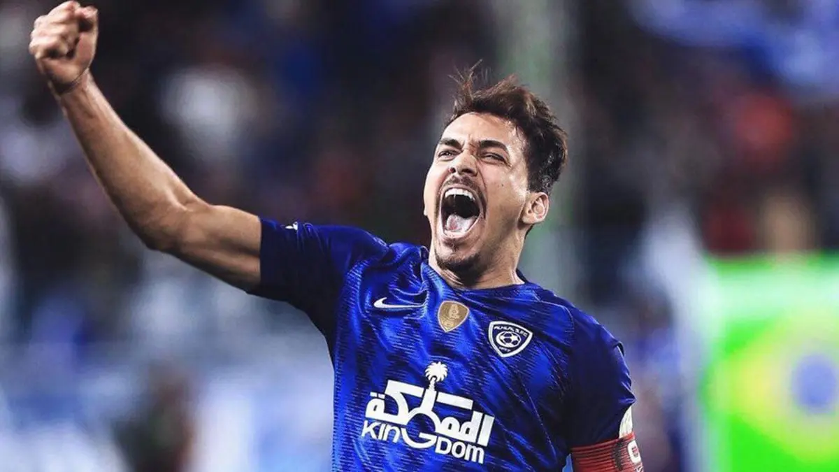 نادي الهلال السعودي يدرس تمديد عقد كارلوس إدواردو.. ومطالبه تعرقل انضمامه للأهلي