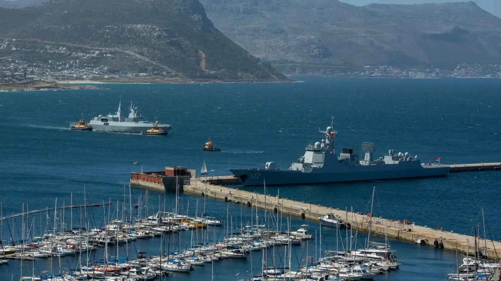 بعد مشاركة سفن إيرانية بمناورة بحرية.. رئيس جنوب أفريقيا يأمر بفتح تحقيق