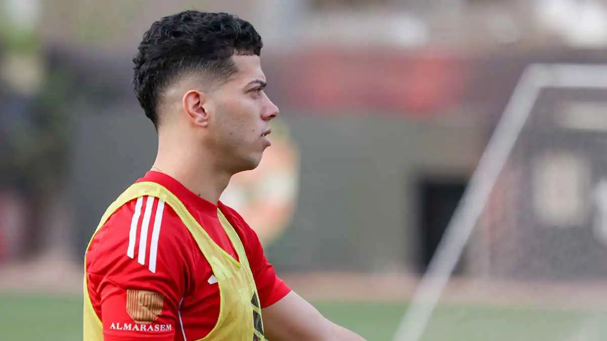 لا أريد الرحيل.. إمام عاشور يفاجئ مسؤولًا في الأهلي المصري