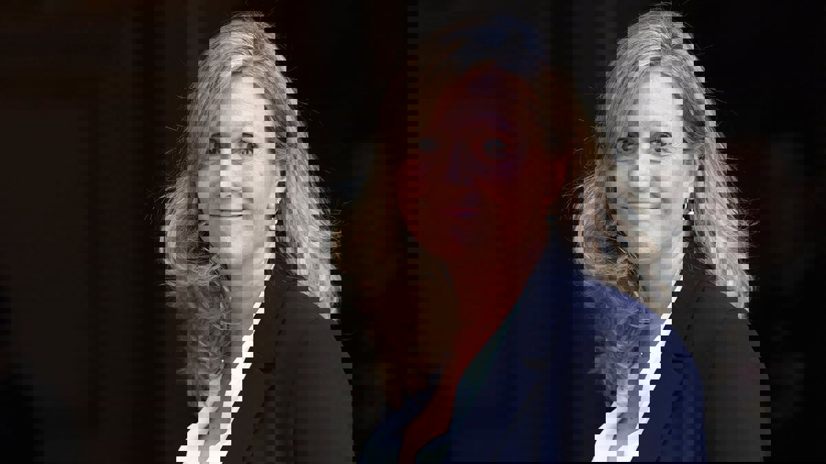 يائيل برون بيفيه أول امرأة تفوز برئاسة البرلمان الفرنسي