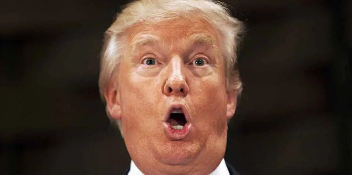 بالصور.. “مايوه ترامب” يجتاح الأسواق.. والرئيس مذهول!