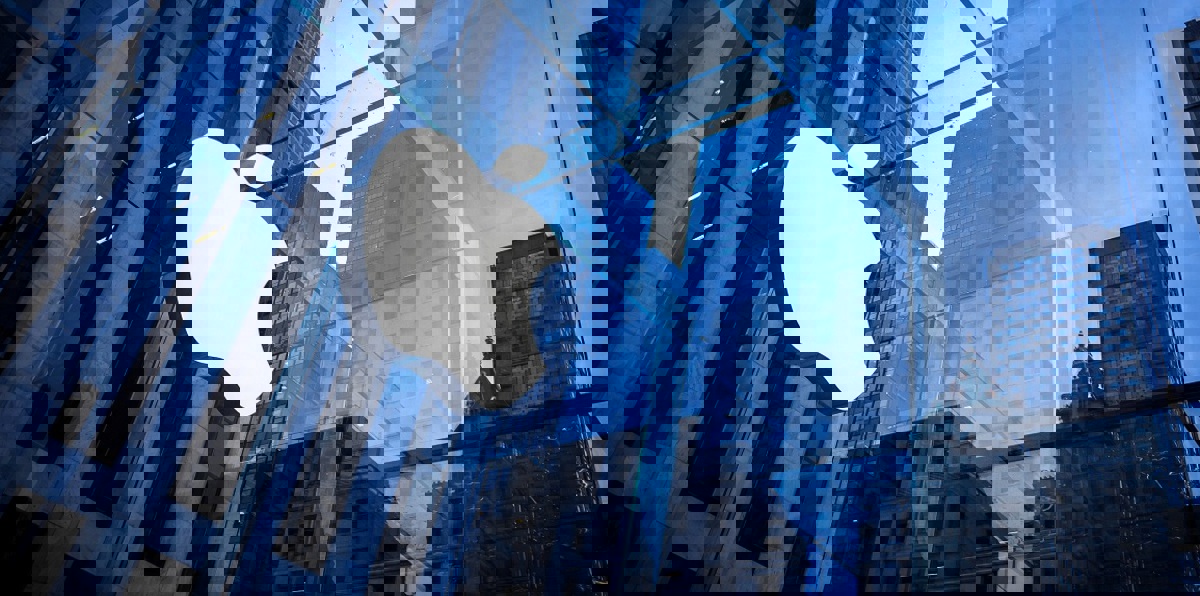 لماذا طردت "آبل" أحد أهم تطبيقات "فيسبوك" من متجرها؟