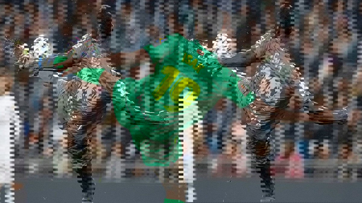 ألكسندر إيزاك مهاجم ريال سوسيداد على رادار برشلونة