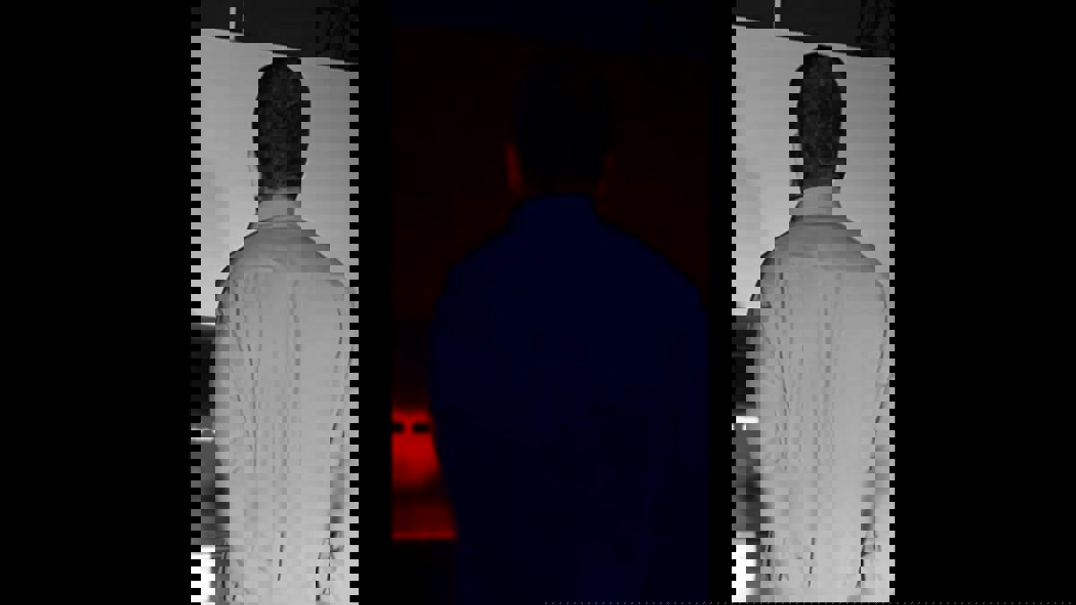 "مفحط" سعودي قاد عكس السير وحاول دهس رجل أمن (فيديو)