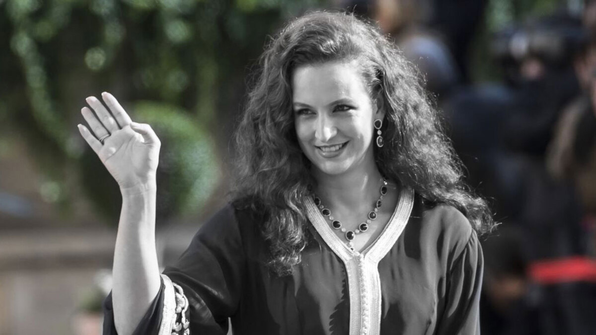 بعد غياب طويل.. عقيلة الملك محمد السادس تفاجئ المغاربة في سينما عامة