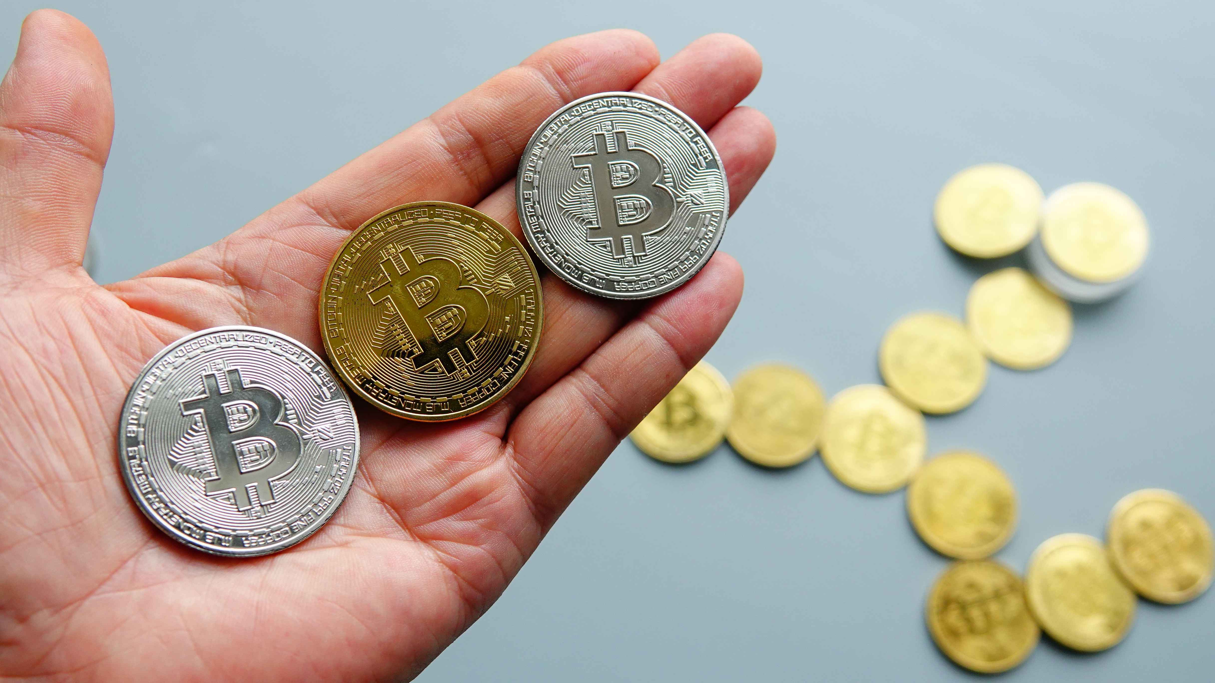 هل ستتبنّى البنوك الأمريكية العملات الرقمية رسميًا في 2025؟‎