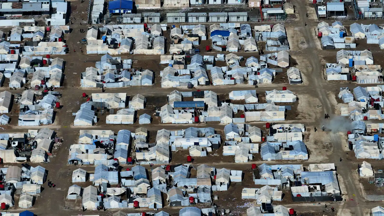 "قنبلة موقوتة".. سوريا تُغلق مخيم الهول بالكامل