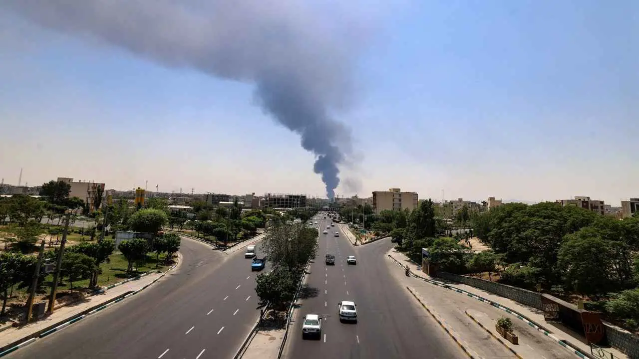 وكالة "مهر" الإيرانية: دوي انفجارات عنيفة تهز أصفهان (فيديو)