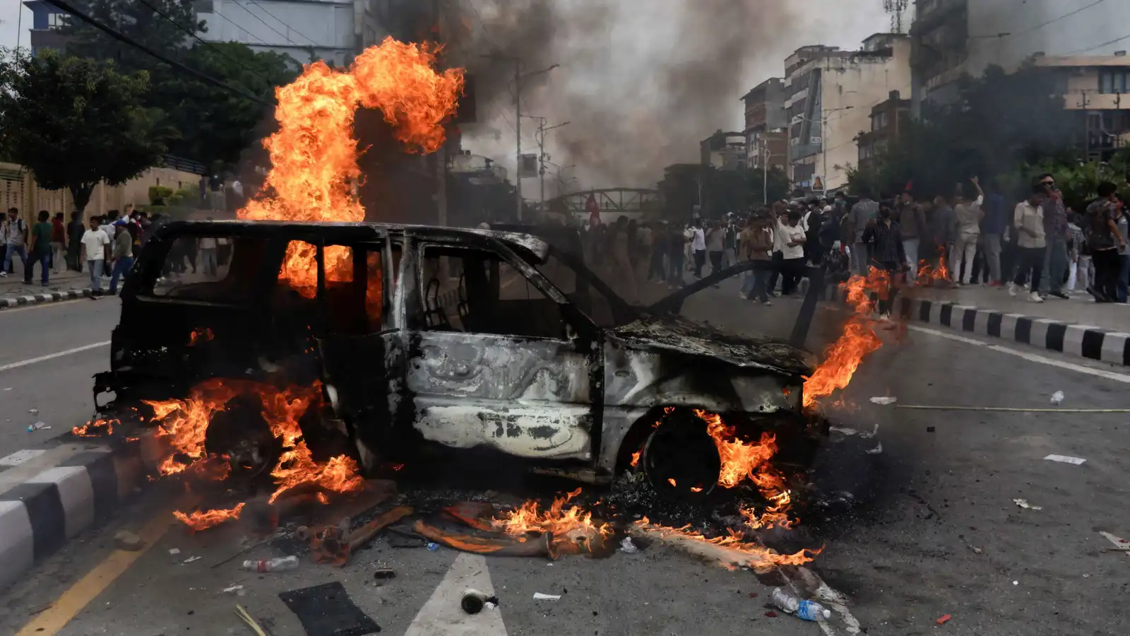 "احتجاجات التواصل الاجتماعي" تطيح برئيس الوزراء النيبالي