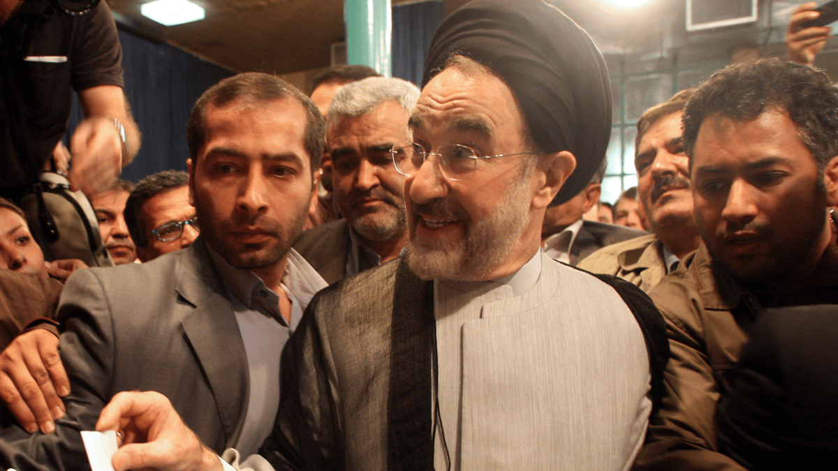 خاتمي: نحن بعيدون عن إجراء انتخابات حرة في إيران
