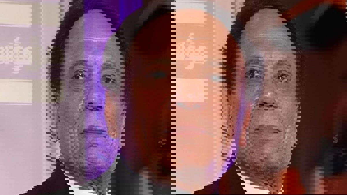 أشرف زكي يكشف تطورات الحالة الصحية لعادل إمام