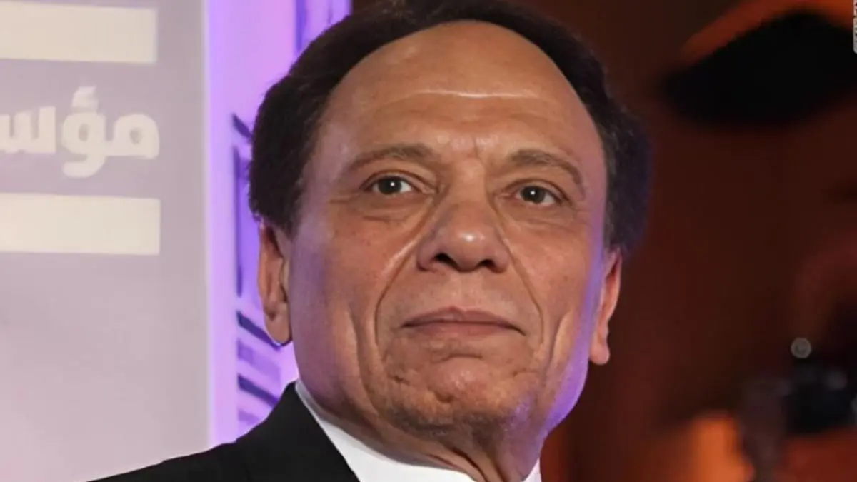 أشرف زكي يكشف تطورات الحالة الصحية لعادل إمام