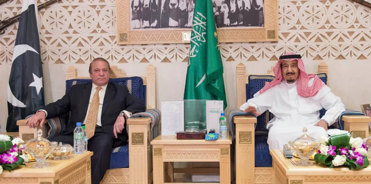 الملك سلمان يخيّر باكستان بين السعودية وقطر