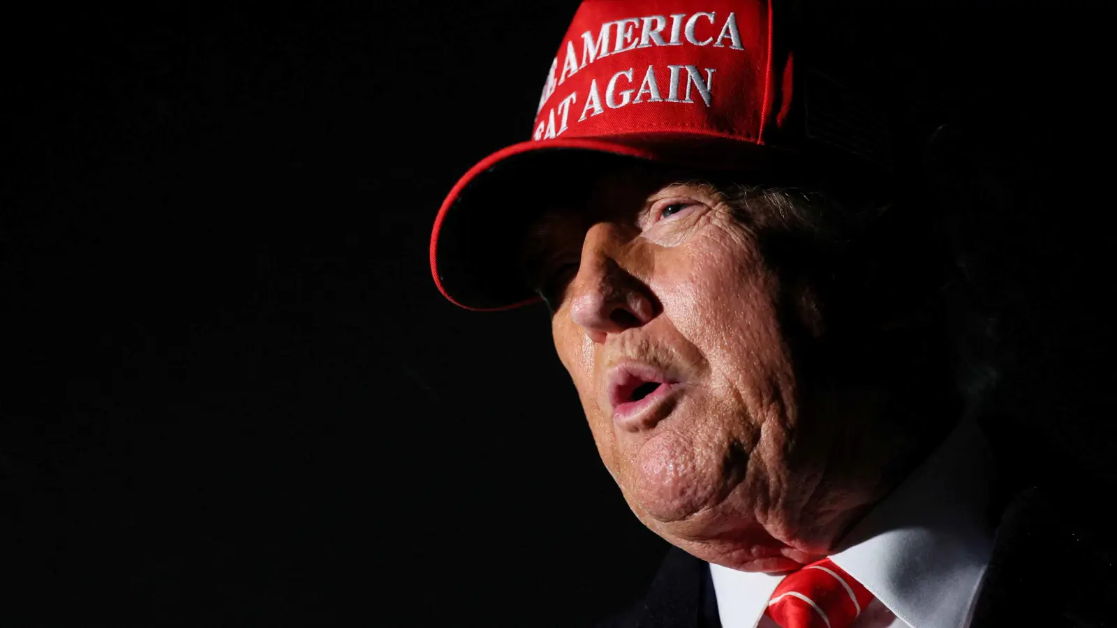 "متحيزة حزبياً".. ترامب يقتحم عالم الثقافة ويقيل مديرة معرض البورتريه