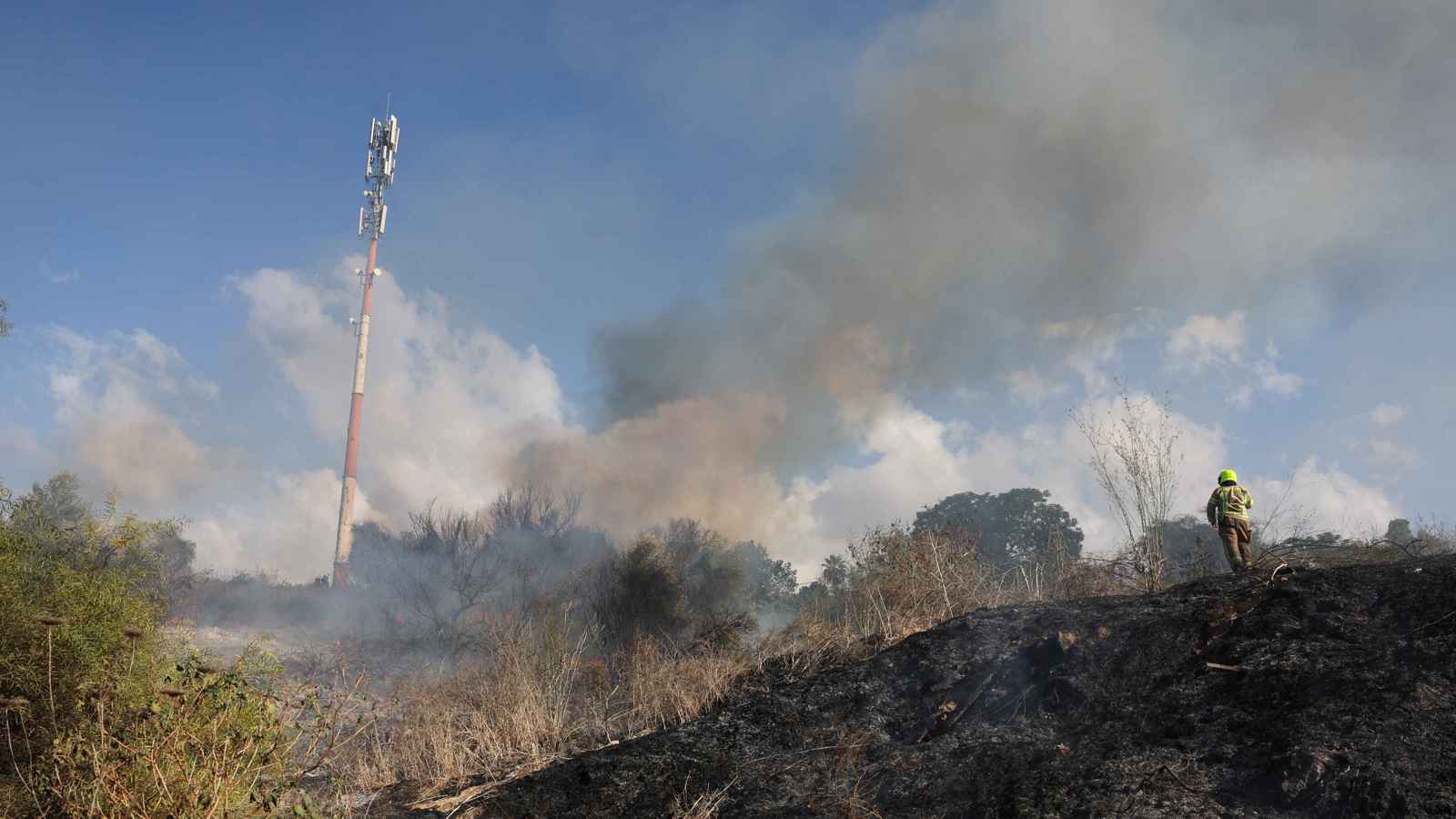 استباقاً للرد الإسرائيلي.. تحذيرات حوثية من استهداف جديد لميناء الحديدة